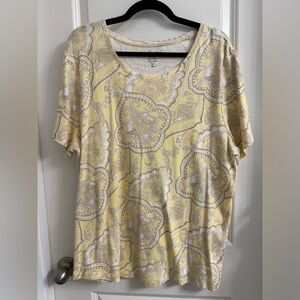 Chico’s Split Neck Top Size 4 short Sleeve Basic Knit Color Yellow